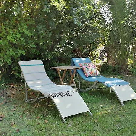 Calme Grand Jardin Bord De Mer. Parking