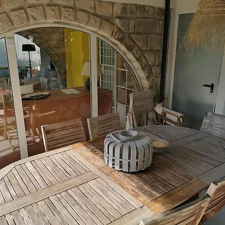 Calme Grand Jardin Bord De Mer. Parking Marseille