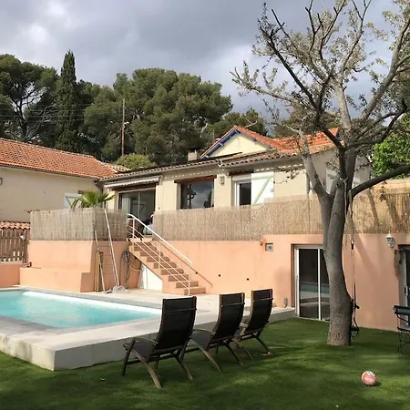 Holiday home Maison Avec Piscine Aux Portes Des Calanques