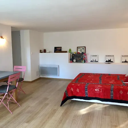 Maison Avec Piscine Aux Portes Des Calanques Holiday home Marseille