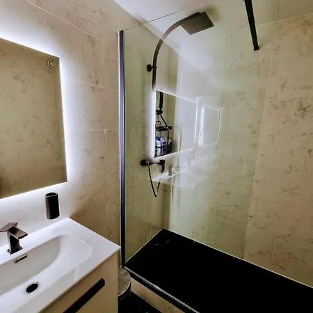 T4 Pointe Rouge Apartment *