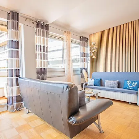 Apartment Ideal Couple, Family & Friends - Calme, Lumineux, Balcon - Proche Plages 2km - Velodrome A 10min - Olympique Marina - Climatisation & Parking Prive Marseille