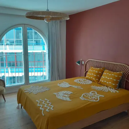 Porte Bleue Apartment *