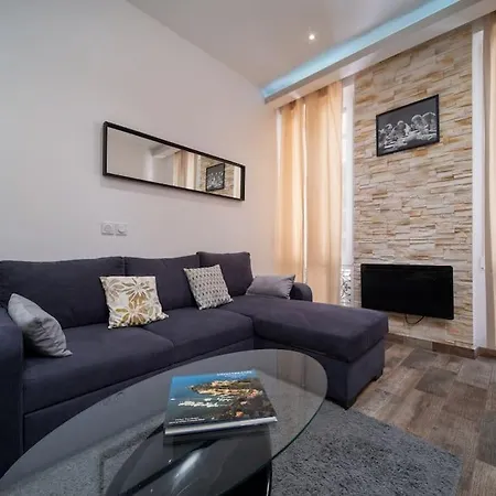 Equipe 2 A 4 Couchages Au Coeur Du Vieux Port Apartment