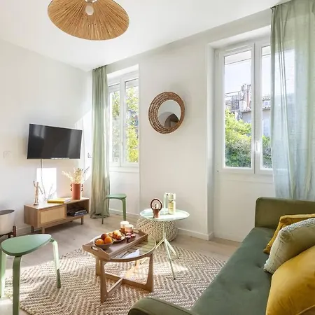 Sunny And Cosy Flat In The Heart Of Apartment