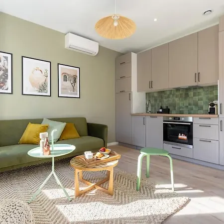 Sunny And Cosy Flat In The Heart Of Apartment