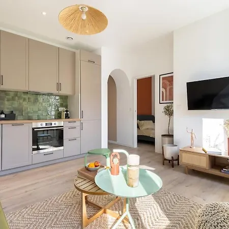 Sunny And Cosy Flat In The Heart Of Apartment