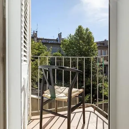 Sunny And Cosy Flat In The Heart Of