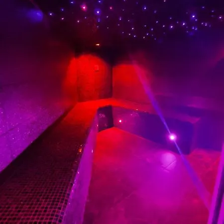 Avec Jacuzzi, Et Terrasse Apartment