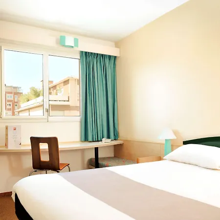 Ibis Centre Prado Velodrome 3*