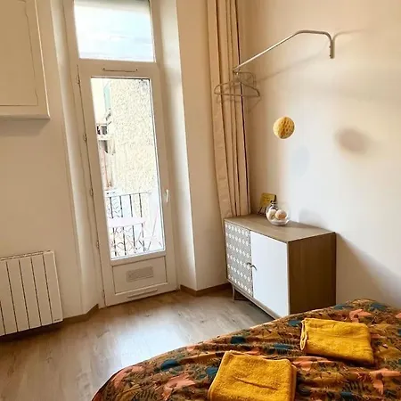 Pleasant 3-bedroom Flat In The Center Of *