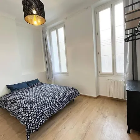 Pleasant 3-bedroom Flat In The Center Of *