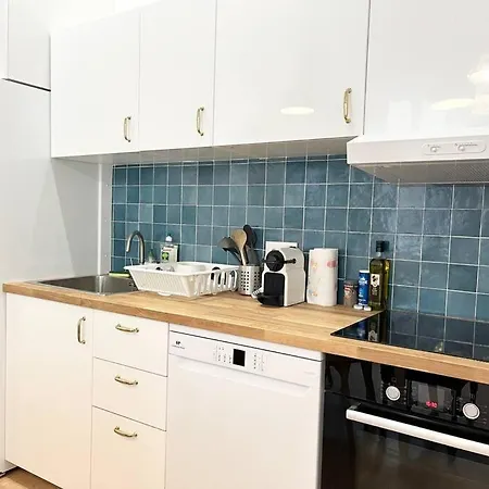 Pleasant 3-bedroom Flat In The Center Of Apartment *