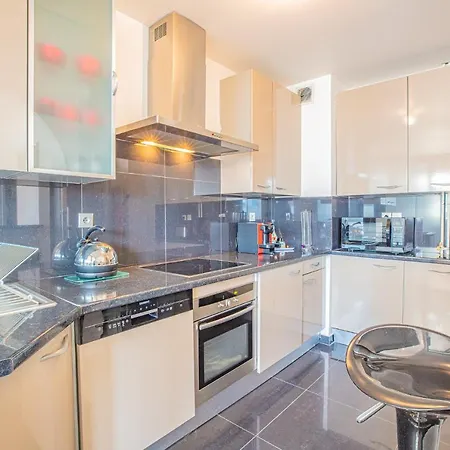 Ideal Couple, Family & Friends - Calme, Lumineux, Balcon - Proche Plages 2km - Velodrome A 10min - Olympique Marina - Climatisation & Parking Prive Apartment Marseille