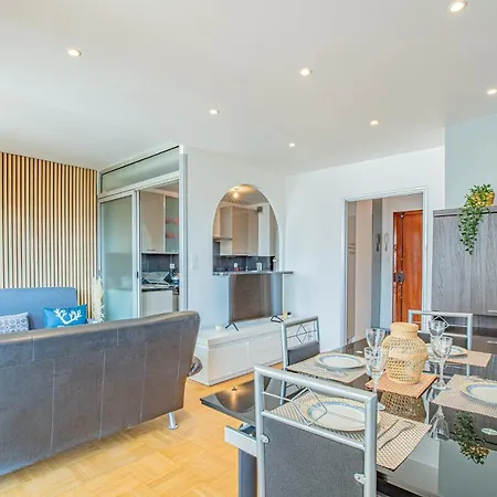 Ideal Couple, Family & Friends - Calme, Lumineux, Balcon - Proche Plages 2km - Velodrome A 10min - Olympique Marina - Climatisation & Parking Prive * Marseille