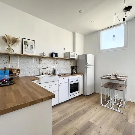 Apartment Charmant Renove - Central & Spacieux - Les Freres De La Loc'