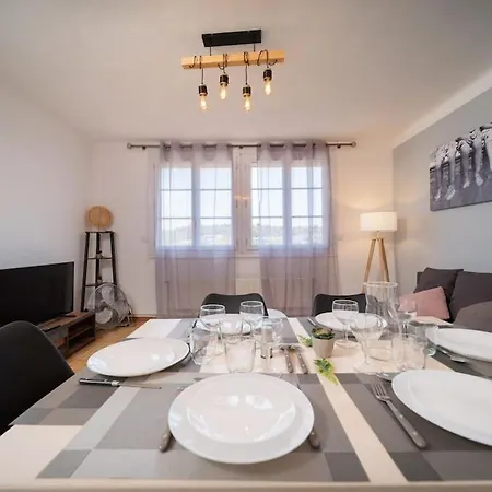 Tout Equipe Traversant 6 A 8 Couchages Marseille