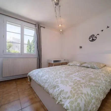 Tout Equipe Traversant 6 A 8 Couchages * Marseille