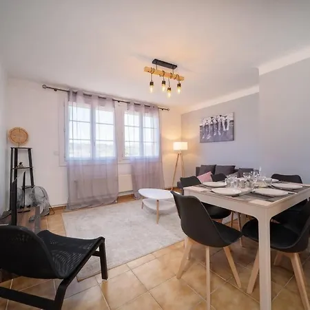 Tout Equipe Traversant 6 A 8 Couchages Marseille