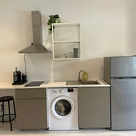 Studio Apartment *