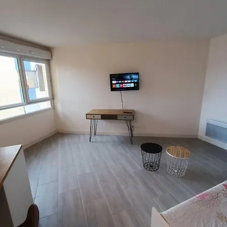 Apartment Equipe 2 A 4 Couchages St Charles