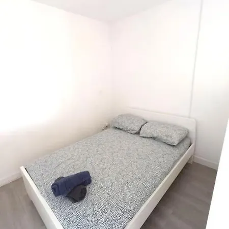 Apartment Equipe 2 A 4 Couchages St Charles Marseille