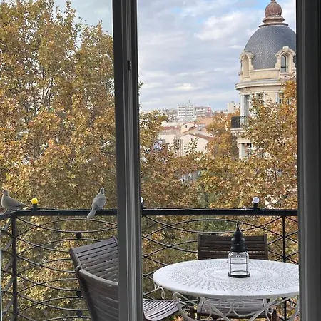 Centre Terrasse Vieux Port Apartment *