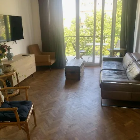 Centre Terrasse Vieux Port Apartment *