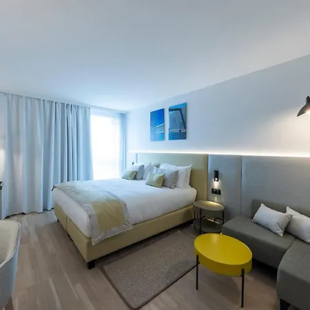 Crowne Plaza - Le Dome 4* Marselha