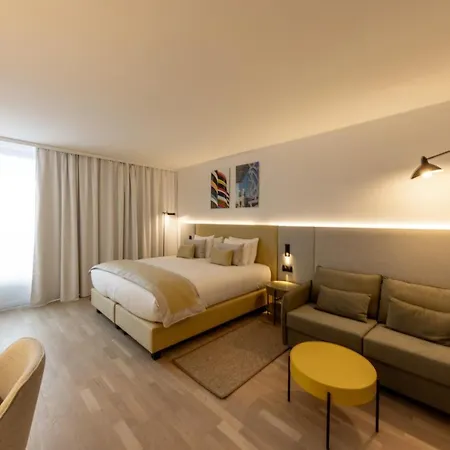 Crowne Plaza - Le Dome 4*