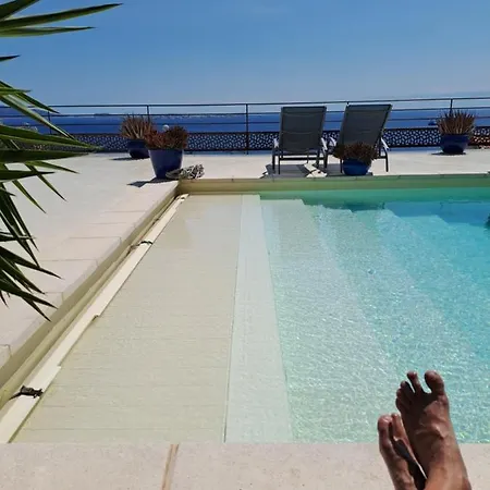 Guest house Les 2 Vue Piscine