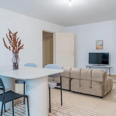 T2 Panier Avec Loggia Apartment *