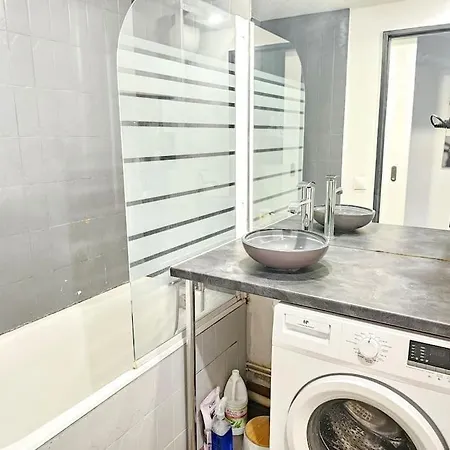 Cosy Apartments: Student Haven Marseille