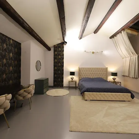 Loft 250m2 Avec Ecran Led Geant De 10m2 Appart hôtel Marseille