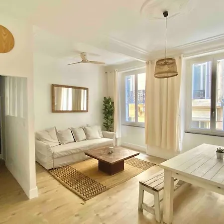 Plein Centre Apartment *