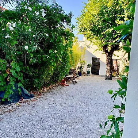 Le Cabanon De Manon - Guest house