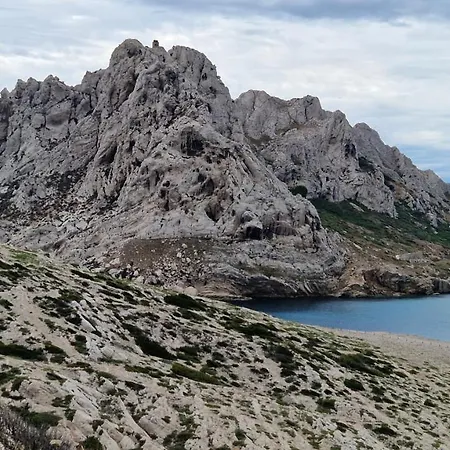 Pointe Rouge A 2mn De La - Avec Petite Vue Apartment *