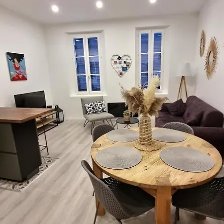 Apartment T2 40m2 Renove Au Coeur Du Panier Vieux Port Marseille