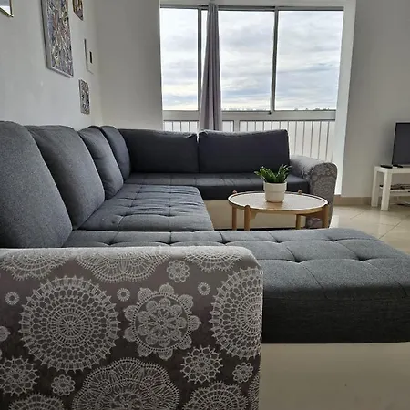 Spacieux Securisee, Garage Apartment