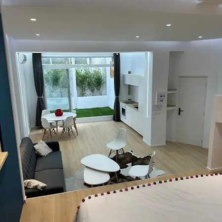 Apartment Et Refait A Neuf Avec Terrasse Marseilles