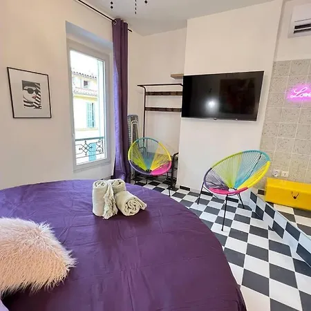 La Popart - Baignoire - Lit Rond Apartment