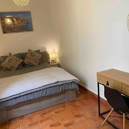 Centre Ville, Vieux Port 65m2 Apartment