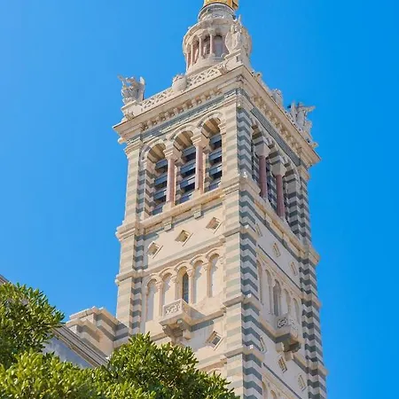 Building La Canebiere ,vieux Port *