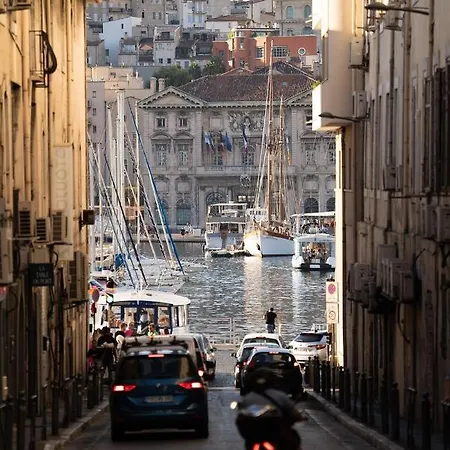 Building La Canebiere ,vieux Port