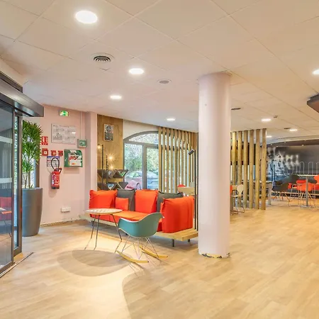 La Valentine Porte D'aubagne Hotell 3*