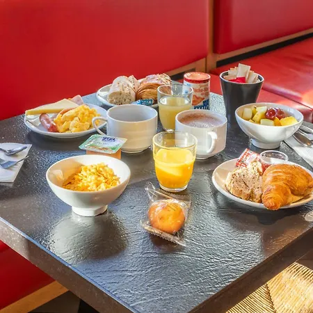 La Valentine Porte D'aubagne Hotell 3*