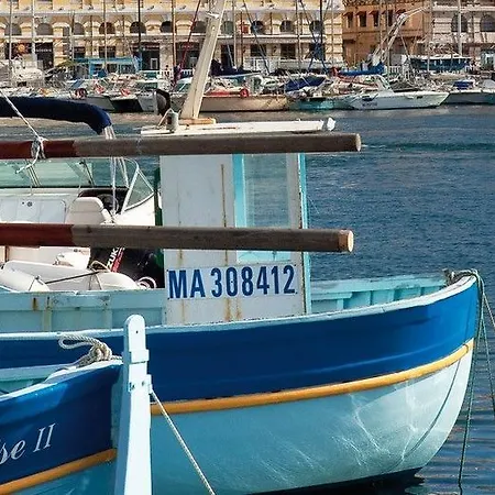 מלון Escale Oceania Vieux Port 3*