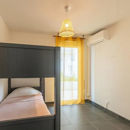 70 M2 Climatise Avec Balcon Et Parking * Marseille