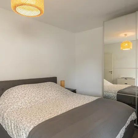 70 M2 Climatise Avec Balcon Et Parking *