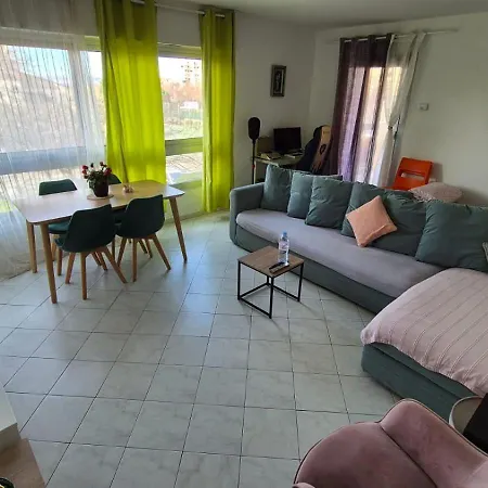 Pointe Rouge A 2mn De La - Avec Petite Vue Apartment *